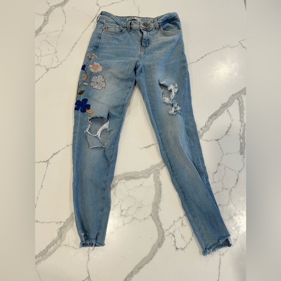BEAUTIFUL EMBROIDERED ZARA JEANS, Size 2 - Picture 2 of 6
